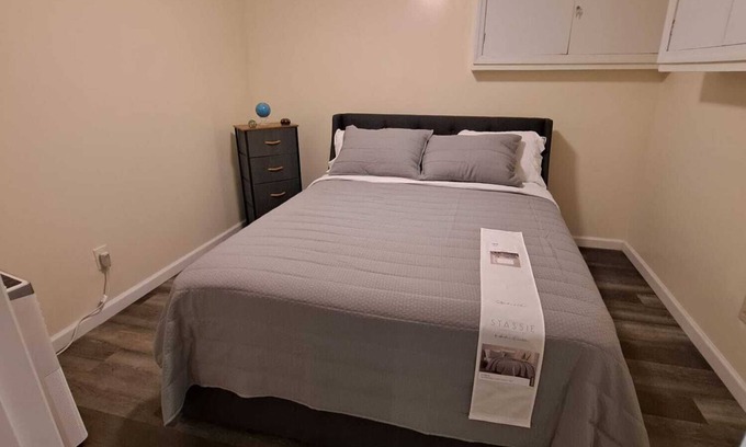 Edenwald Apartamento | Close to everything NYC. A bus ride, subway, movie Centre, and shopping mall.