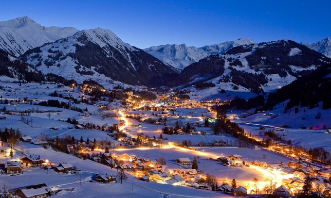 Saanen Apartamento | Close to hiking trails & the center of Gstaad