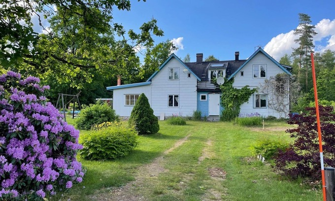 Ryd Casa | Close to lake Småland: House for up to 8 adults (+2K), sauna, nature & family fun