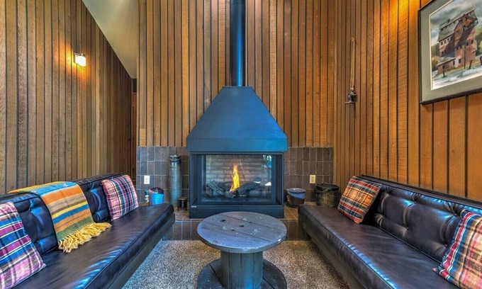 Downtown Park City Cabina | Close to Main St | Vintage Ski-In Cabin | Huge Deck