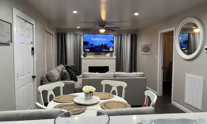 Jacksonville Casa | Close to Military Base! Beautiful Downtown Home