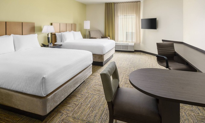 Florida Central Atlantic Coast Hotel | Close to Orlando Vineland Premium Outlets! Swimming Pool, Pet-Friendly!