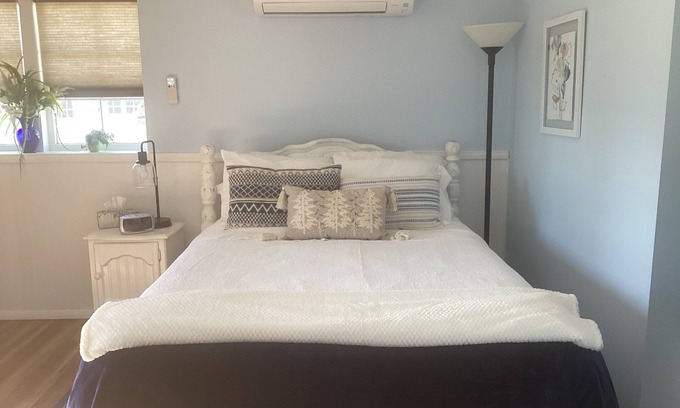 Oxford Cabaña | Close to Oxford and Miami U. Pet friendly, and away from college shenanigans