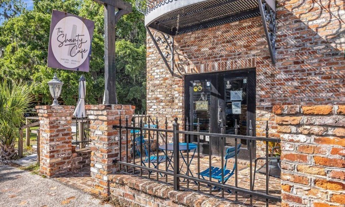 Darien Apartamento | Close to River, In downtown, coffee shop on lower level of building, close to food walking distance