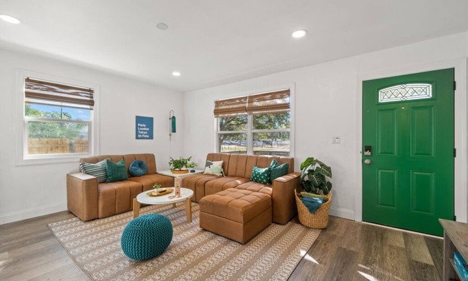 St. Petersburg - Clearwater Casa | Close to the beach! Gulfport 2BD/1BA King Bed Oasis, close to it all in St Pete