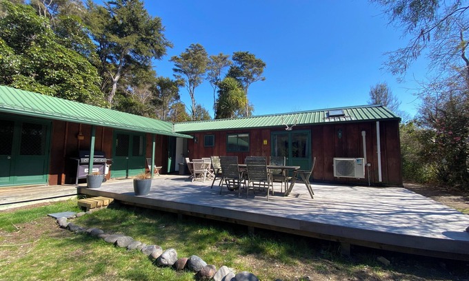 Turangi Cabina | Close to the river, 11 TeAho is a family lodge with plenty of character