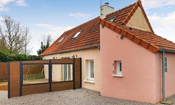 Saint-Marcouf Casa | Close to the sea in the Marais du Cotentin et du Bessin Regional Nature Park, this cozy vacation hom