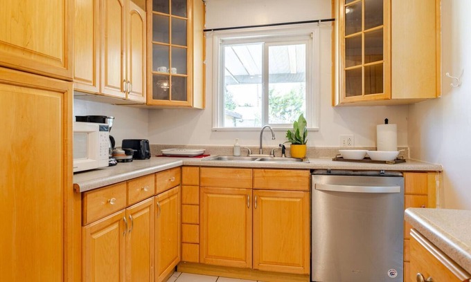 Riverside Casa | Close to UCR campus! Free parking! King beds!