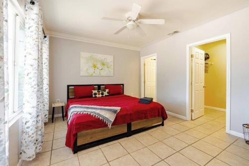 Riverside Casa | Close to UCR campus! Free parking! King beds!