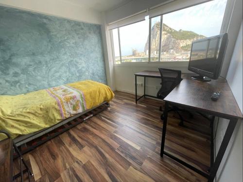 La Linea de la Concepcion Casa | Closest room to Gibraltar Border