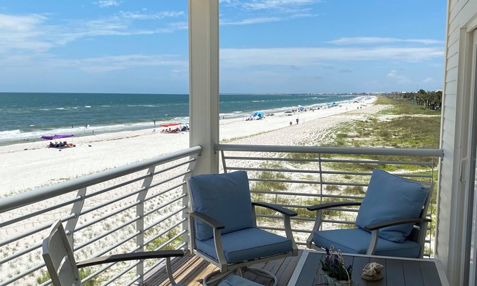 Port St. Joe Condominio | Closest to the sand and surf and no better view than Water’s Edge in the sand