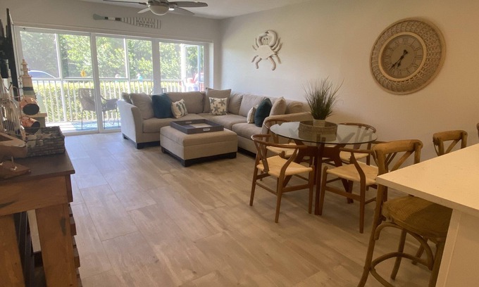 Vanderbilt Beach Condominio | Closest Unit to the beach at Vanderbilt Towers