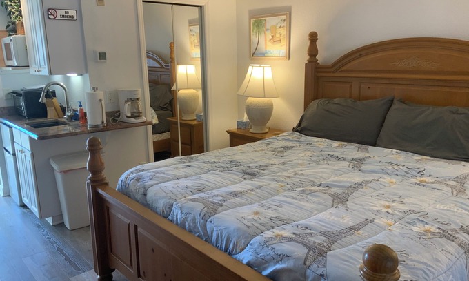 Lutz Apartamento | Ropa Estudio opcional en la comunidad nudista Paradise Lakes Resort