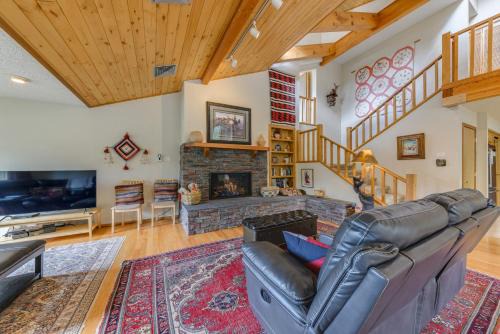 Cloudcroft Casa | Cloudcroft Mtn Home with Patio, Walk to Golf Course!