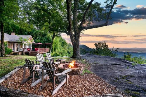 Menlo Casa | Cloudland Retreat with Mountain and Valley Views!