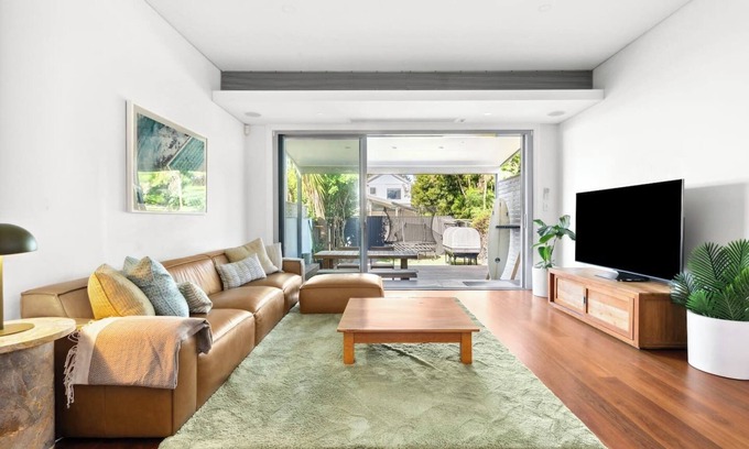 Clovelly Casa | Clovelly Gables Classic Seaside Abode near Bronte