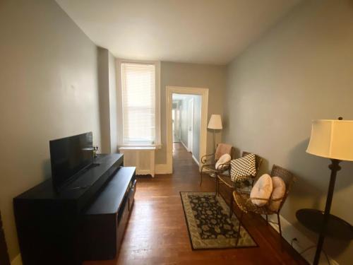 Point Breeze Apartamento | Clover 2900 - Apartment and Rooms with Private Bathroom near Washington Ave South Philly