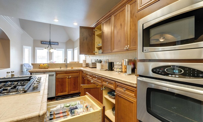 Clovis Cabaña | Clovis Retreat w/ Patio & Yard ~ 3 Mi to Old Town!