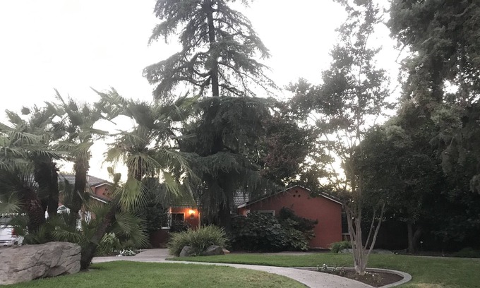 Tulare Casa | Club Tulare ~ TLC Cottage