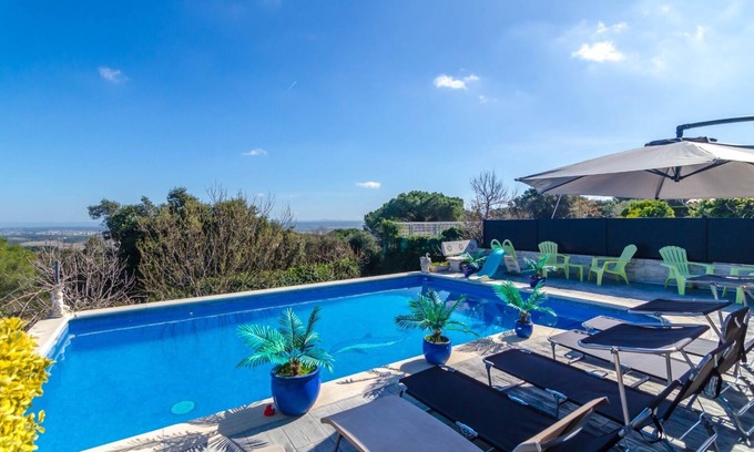 Macanet de la Selva Villa | Club Villamar - Descubre el encanto tranquilo de esta urbanización serena con piscina privada y a...