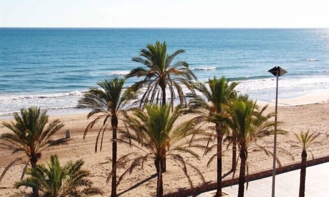Cunit Villa | Club Villamar - Preciosa casa con piscina privada y bonito bien cuidado el jardin para disfrutar ...