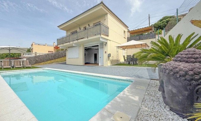 Vidreres Villa | Club Villamar - Villa acogedora con 3 habitaciones, parking y internet Wifi