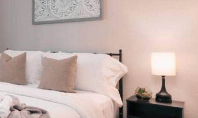 Amarillo Casa | Clyde's Cottage