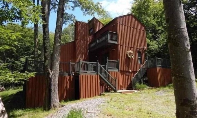 Old Timberline Casa | Único hogar rústico en el bosque! Foso de fuego al aire libre! Capacidad para 8 personas