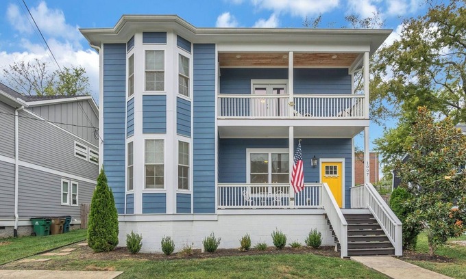 Shelby Hills Casa | CMA Fest The BlueBelle E Nash Songwriter Stay 3Bed 3Bath HotTub Yard 30+day