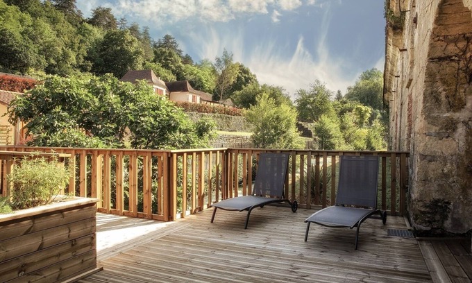 Les Eyzies Cabina | Cozy gite with its own garden in the center of the Dordogne