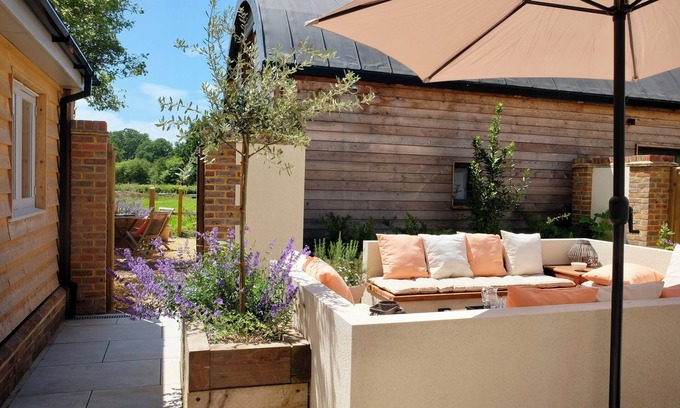 Scaynes Hill Cabaña | Coach House & Barn in countryside. Luxury accommodation and pet-friendly.
