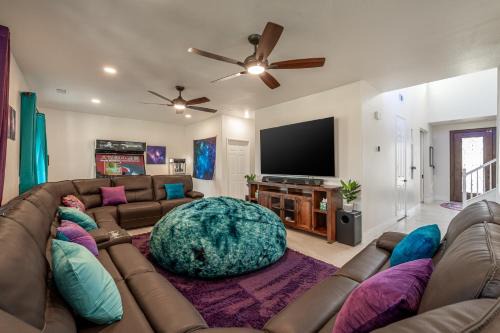 Bella Vida Casa | Coachella Play - 6BR Multi-Gen Fun Zone and Retreat with free heated pool