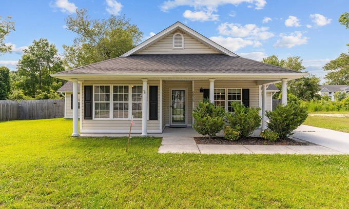Kings Grant Casa | Coast Away Cottage. 1-story home - NO PET FEES!!!! 10 minutes from the Beach!!