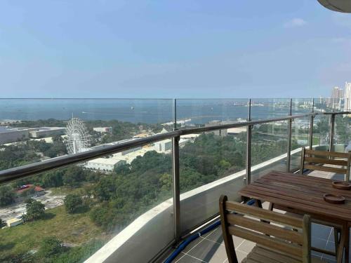 Pasay Apartamento | Coast of Finland: Stunning Manila Bay & Sunset