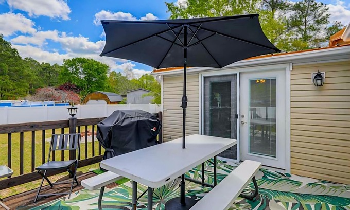 Carteret County Casa | "Coastah" Retreat JET TUB for 2 FIREPIT/GRILL Fenced YARD Walk to HADNOT Creek