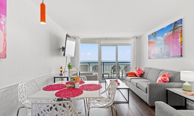 Myrtle Beach Condominio | Coastal 2 Bedroom Condo-Oceanfront Views-Boardwalk 639 and 640