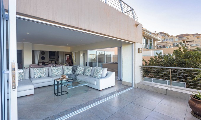 Ballito Apartamento | Coastal 4-Bed, Eco Estate, 180º Sea Views