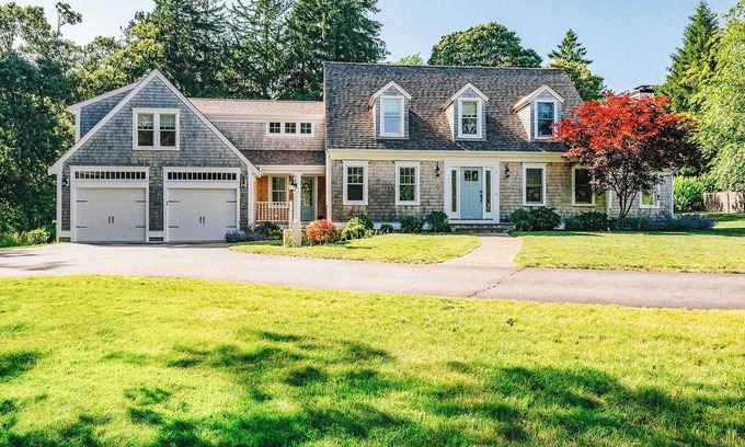 East Sandwich Casa | Coastal 4-bedroom house with AC and WiFi in Sandwich, 1 mile to the beach!