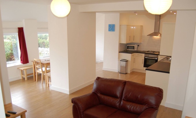 Trearddur Bay Apartamento | Apartamento de lujo, vistas al mar, uso privado de piscinas cubiertas climatizadas
