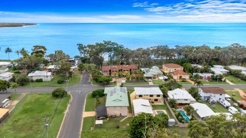 Traviston Casa | Coastal Bliss - 6 Beds Holiday House