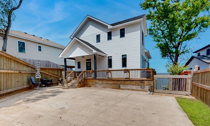 Colington Harbour Casa | Coastal Bliss Awaits: Serene Retreat in Gated Community, Kill Devil Hills Haven
