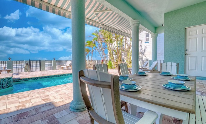 Indian Rocks Beach Casa | COASTAL Breeze es una CASA DE PLAYA DE LUJO con acceso directo al golfo con piscina y spa