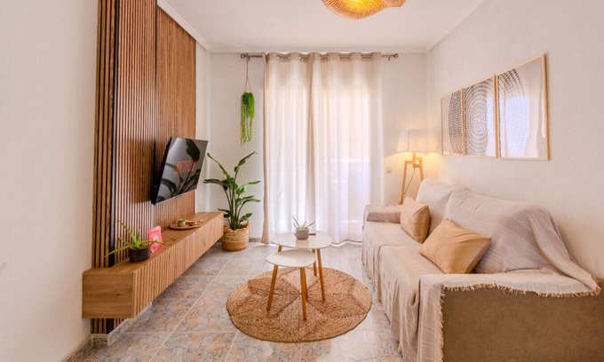 Els Arenals del Sol Apartamento | Coastal Comfort with Pool & Parking