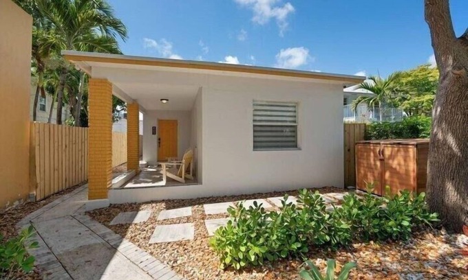Lake Worth Casa | Coastal Cabana by PMI