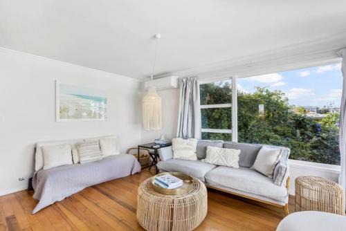 Castor Bay Casa | Coastal Calm is near to the Beach with BBQ