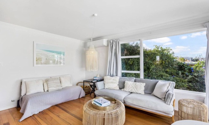 Castor Bay Casa | Coastal Calm is near to the Beach with BBQ