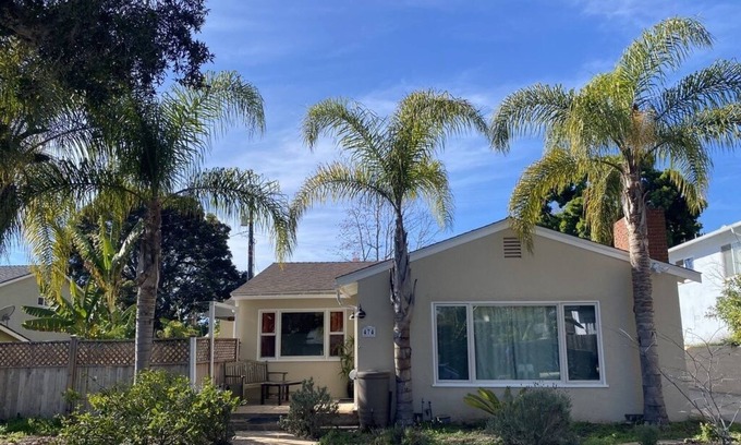 The Mesa Casa | Coastal Charm and Convenience:2-Bedroom Santa Barbara Home in Sight of Ocean