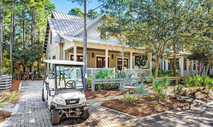 Forest District Casa | Hermosa casa de 4 dormitorios que admite mascotas y un carrito de golf de 6 plazas.