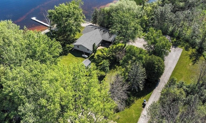Little Sturgeon Cabaña | Coastal Charm on Little Sturgeon Bay - 3 Bedroom/2 Bathroom on the Water