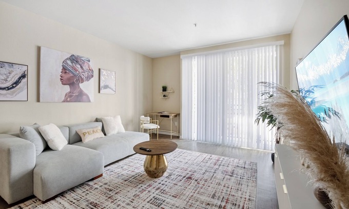 Marina del Rey Apartamento | Coastal Chic 1BDR in Marina Del Rey – Pool, Gym & Parking
